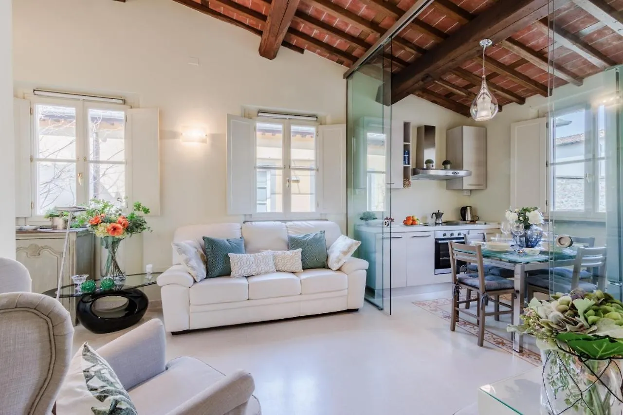 Helene Smart Flat With Elevator Inside Lucca Daire İtalya