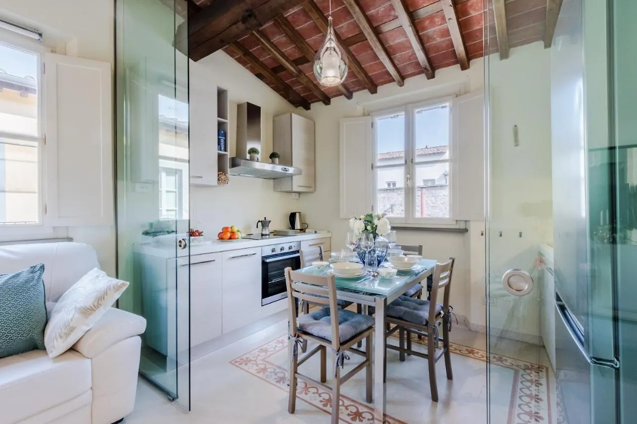 Helene Smart Flat With Elevator Inside Lucca Daire 0*,  İtalya