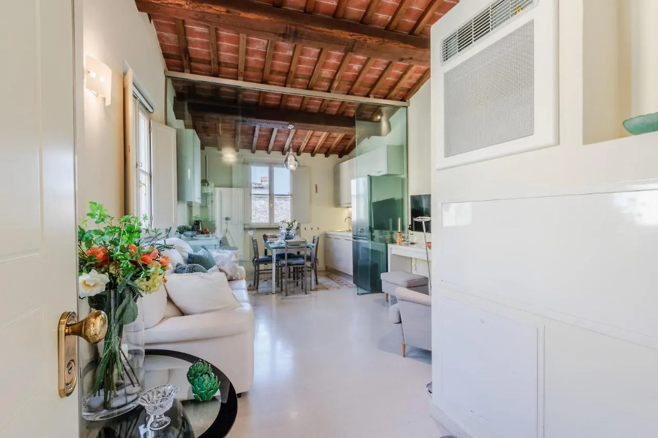 Helene Smart Flat With Elevator Inside Lucca Daire 0*,  İtalya