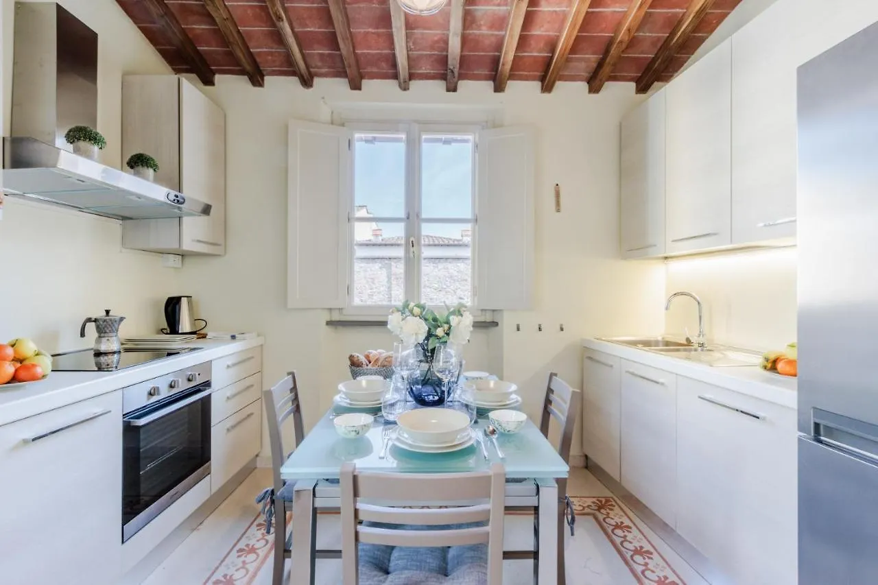 Helene Smart Flat With Elevator Inside Lucca Daire İtalya