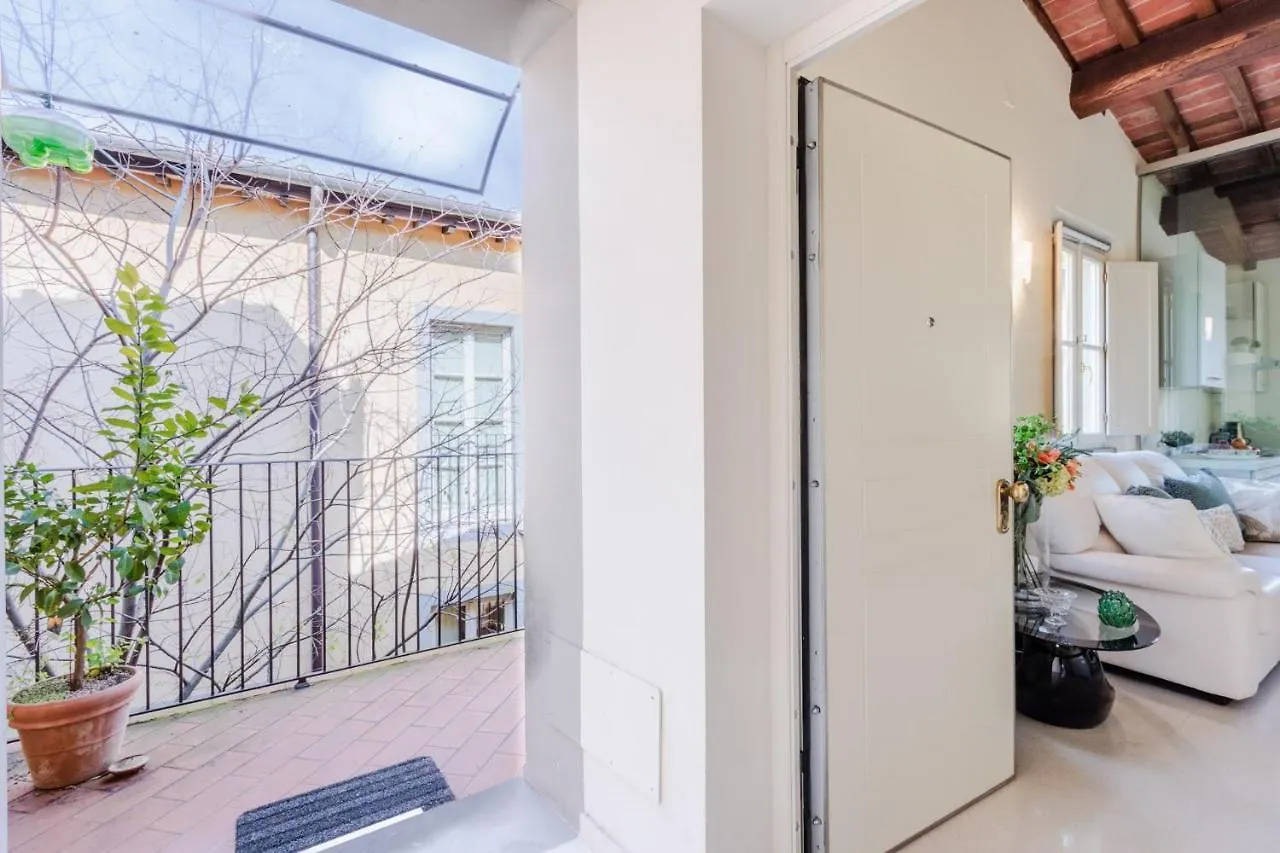 Helene Smart Flat With Elevator Inside Lucca Daire