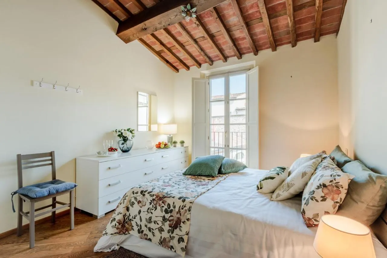 Helene Smart Flat With Elevator Inside Lucca Daire