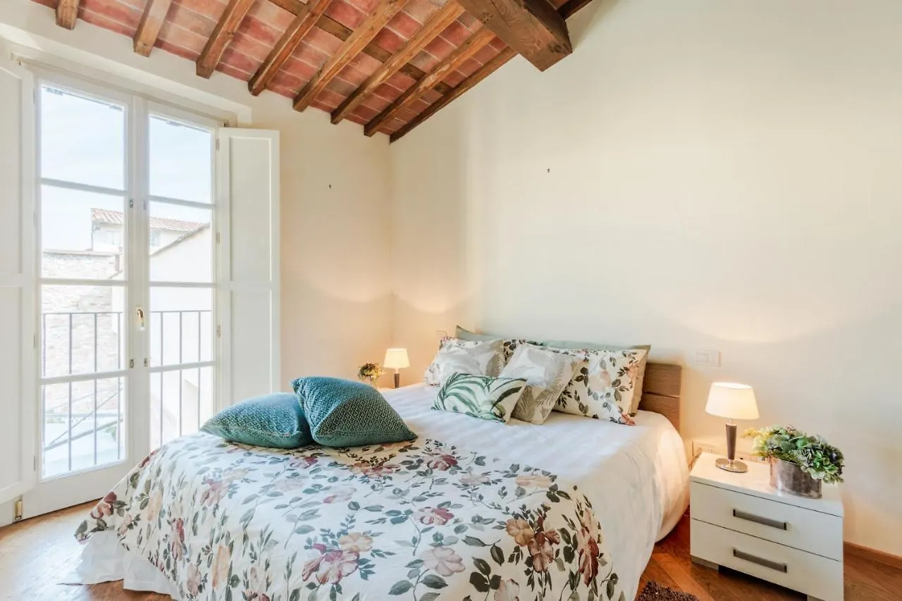Helene Smart Flat With Elevator Inside Lucca Daire