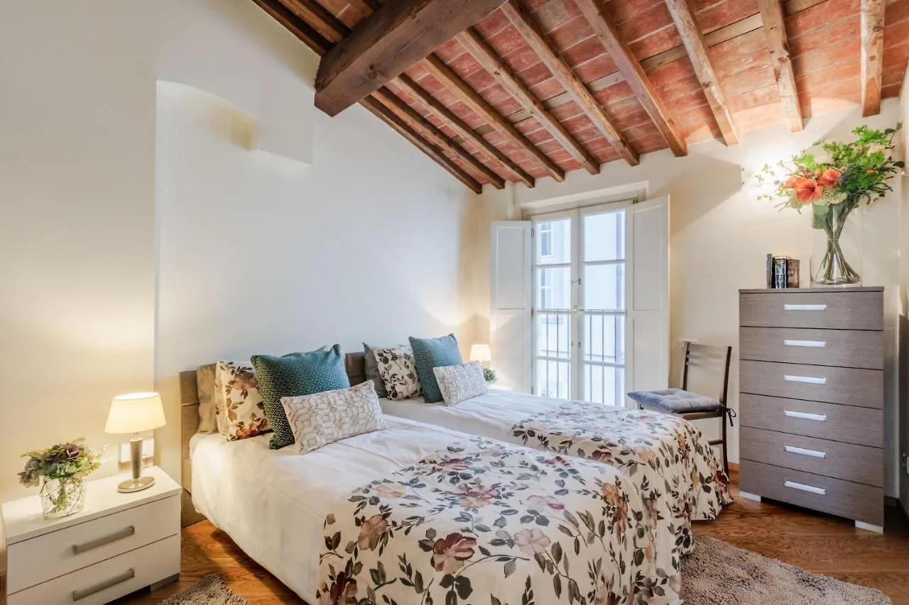 Helene Smart Flat With Elevator Inside Lucca Daire