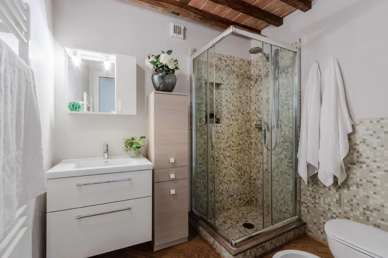 Helene Smart Flat With Elevator Inside Lucca Daire